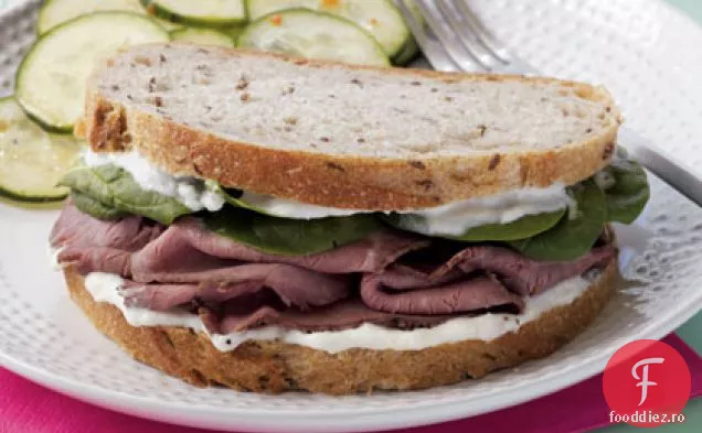 Sandwich cu carne de vită prăjită cu hrean a Aproximoli
