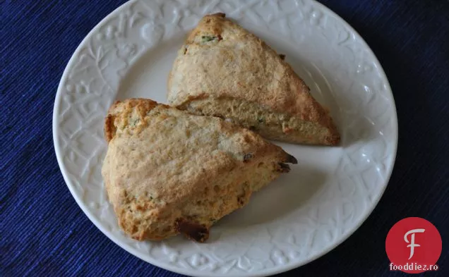 Biscuiți Cu Smântână Cu Hrean, Arpagic Și Slănină