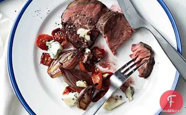 Filet de vită cu roșii, șalotă și Maytag Blue