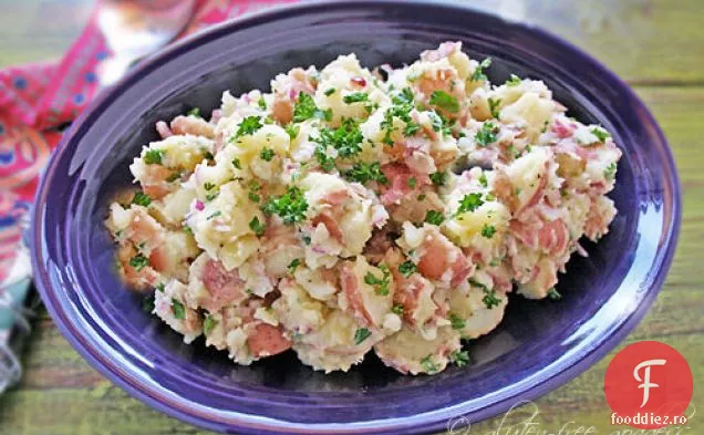 Salată De Cartofi Roșii Cu Vârf De Hrean