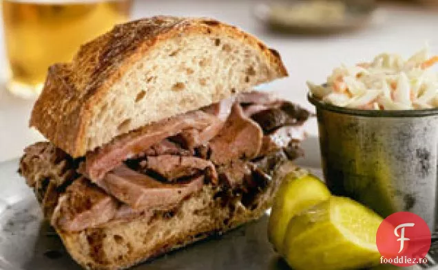Sandwich Cu Carne De Vită Condimentată