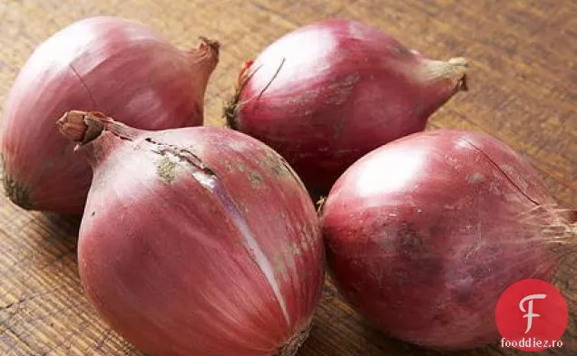 File de vită cu ceapă caramelizată și cremă de hrean