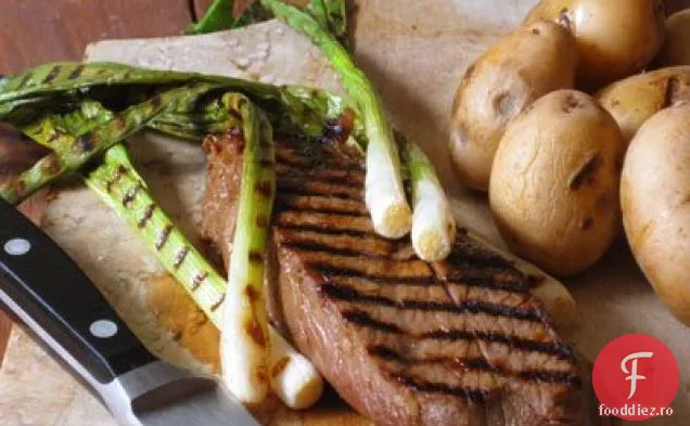 Friptură De Bandă Marinată Cu Scallions La Grătar Și Feta
