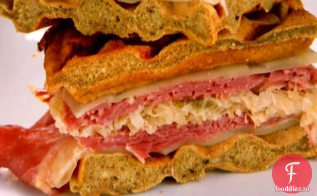 Sandwich Cu Vafe Reuben Presat