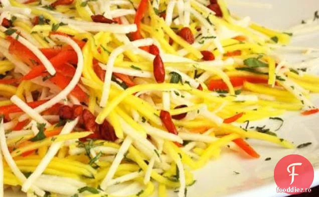 Jicama & Mango Slaw Cu Ardei Pequin