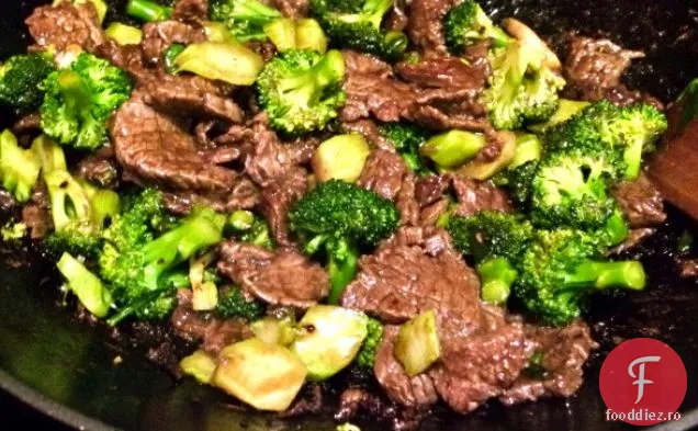 Carne de vită și Broccoli hrănite cu iarbă