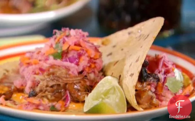 Tacos de porc tras cubanez cu glazură de Guava, varză roșie portocalie acră - Jicama Slaw și maioneză Chipotle