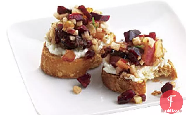Crostini De Cireșe Proaspete Și Brânză De Capră