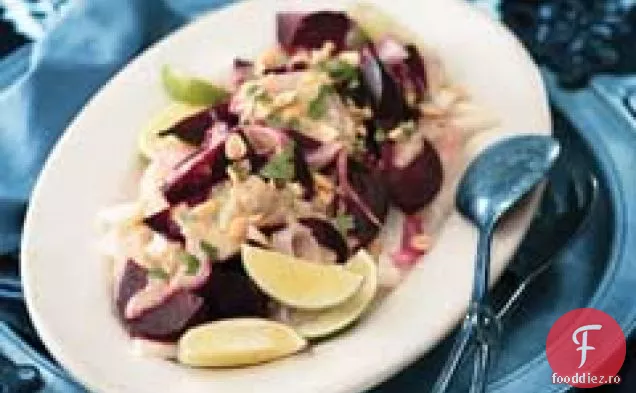 Sfeclă prăjită și salată de jicama cu sos de arahide Jalapeno