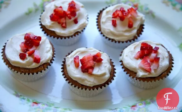 Cupcakes cu căpșuni fără Gluten cu glazură de brânză cremă