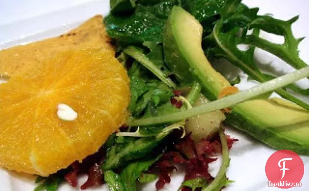 Salată verde mixtă cu vinetă de coriandru-lime