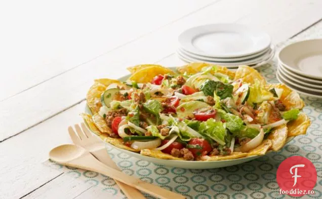 Salată de primăvară cu pansament Chorizo