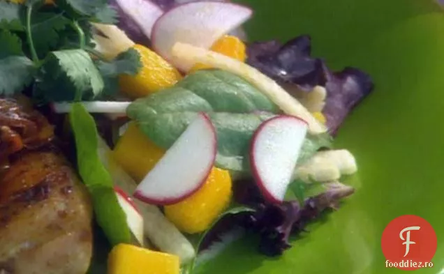 Salată de Mango, Jicama și ridiche cu sos de arahide