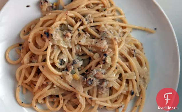 Cina în seara asta: spaghete venețiene cu sardine