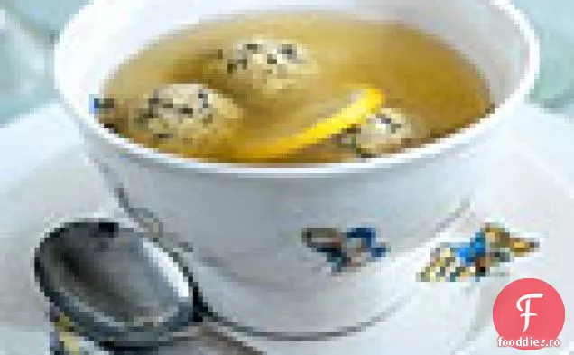 Supă de pui parfumată cu lămâie cu bile matzo de pătrunjel-salvie