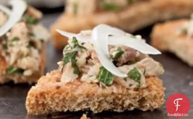 Pâine Prăjită Cu Roșii Cu Sardine Și Mentă