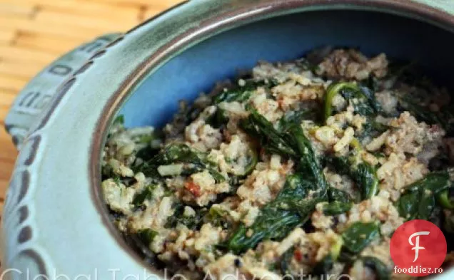 Spanac Și Orez Cu Boabe De Lăcuste Fermentate