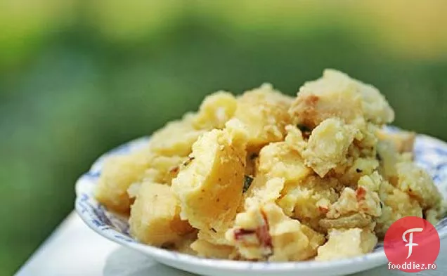 Salată De Cartofi Cu Mere Și Slănină