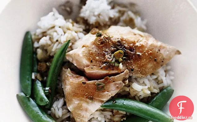 Somon cu o oală cu mazăre și orez