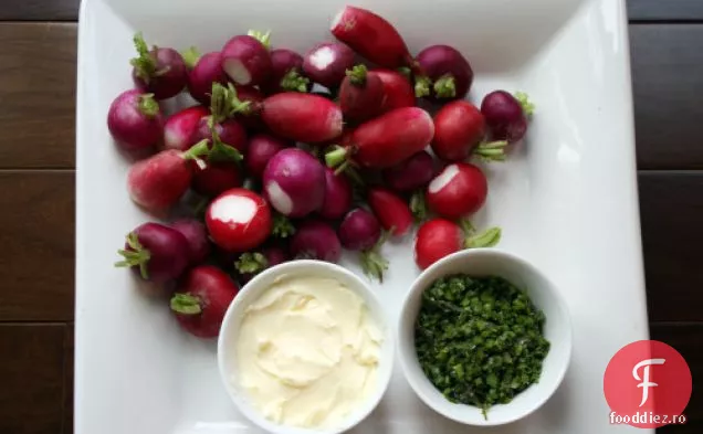 Ridichi cu unt dulce și sare de arpagic-salvie