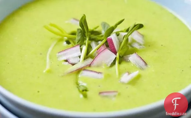 Supă De Mazăre Engleză Răcită Cu Șuncă Și Ridiche