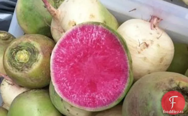 Salată De Ridiche De Pepene Verde, Coriandru Și Brânză Feta