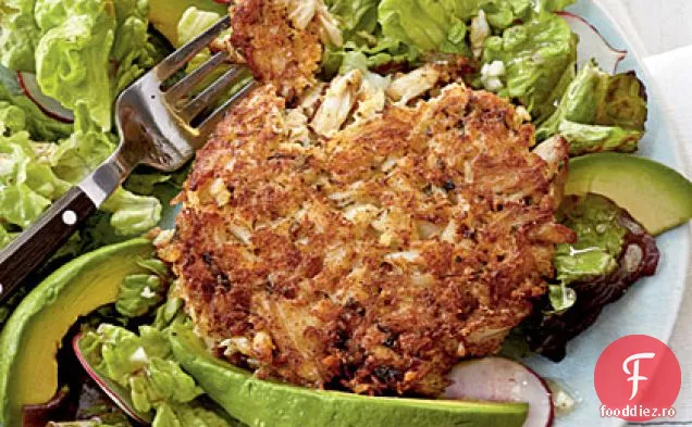 Tort de crab cu ierburi cu salată de ridiche și Avocado