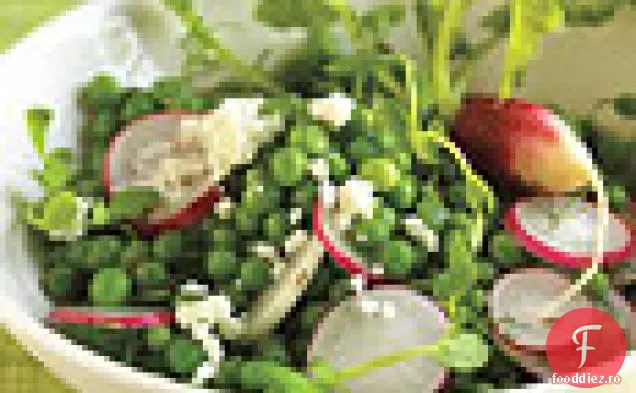 Salată de mazăre cu ridichi și brânză Feta