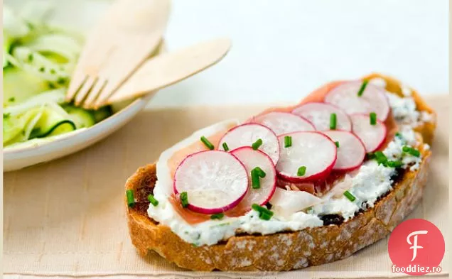 Miere Și Prosciutto Tartine