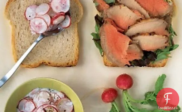 Sandwich Cu Salată De Vită Și Ridiche