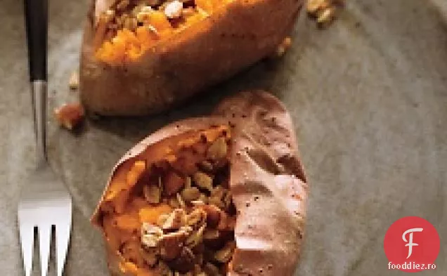Cartof dulce la cuptor cu Crumble de arțar-ovăz