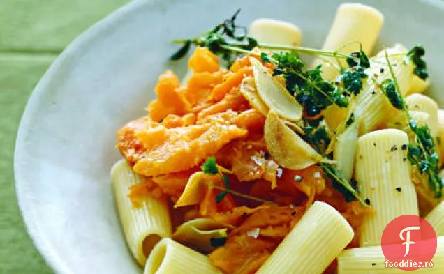Rigatoni cu cartofi dulci, Oregano și parmezan