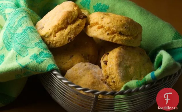 Biscuiți Cu Cartofi Dulci Cu Slănină Și Cimbru