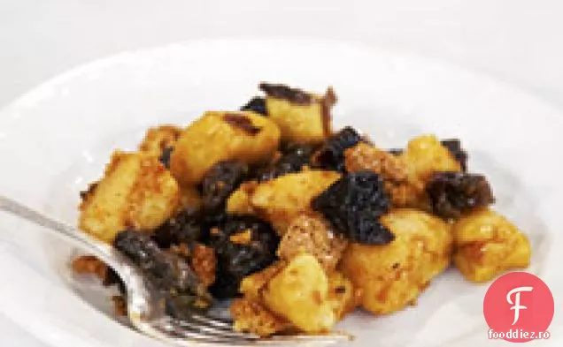 Gnocchi De Cartofi Dulci, Prune Uscate Și Amaretti