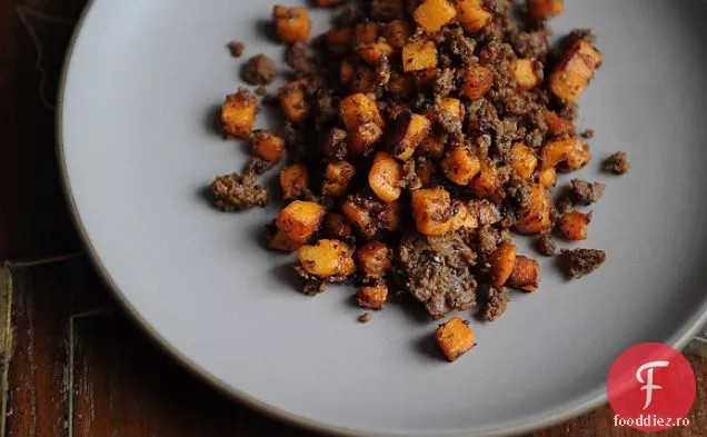 Merguez Și Hash De Cartofi Dulci