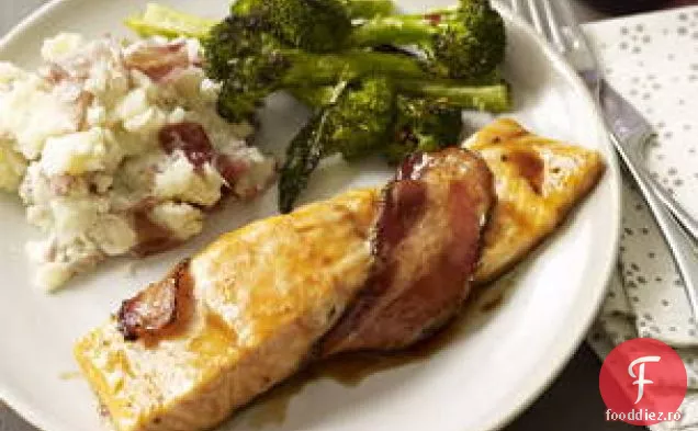 Somon învelit cu Bacon cu Broccoli și piure de cartofi