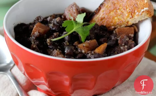 Fasole Neagră, Cartofi Dulci Și Chili De Quinoa