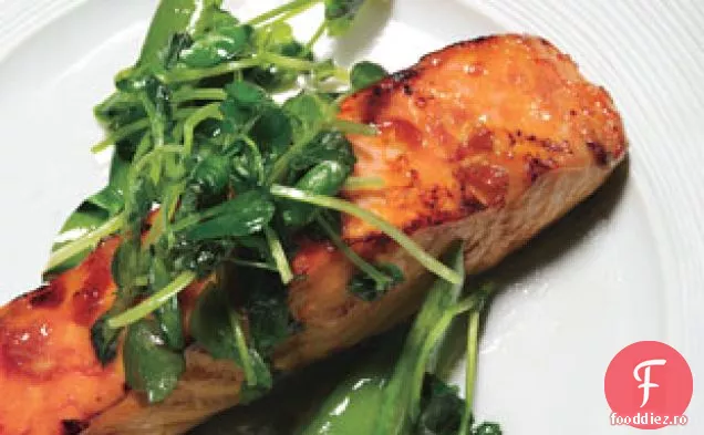 Somon cu glazură dulce de Chili, mazăre de zahăr și Vîrci de mazăre