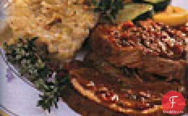 Umăr de vițel cu ciuperci Porcini, usturoi și rozmarin