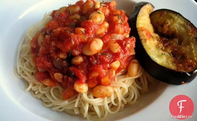 Spaghete E Fagioli Și Felii De Vinete Prăjite