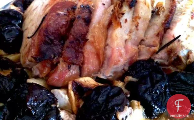 Cotlet De Porc Prăjit Cu Umplutură De Mere , Ceapă Și Prune Uscate