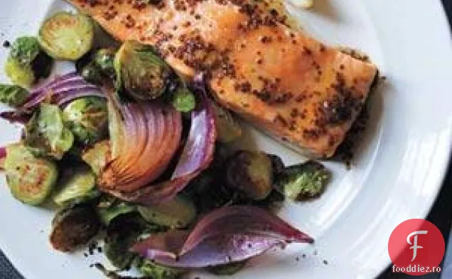 Somon glazurat cu arțar cu varză de Bruxelles prăjită