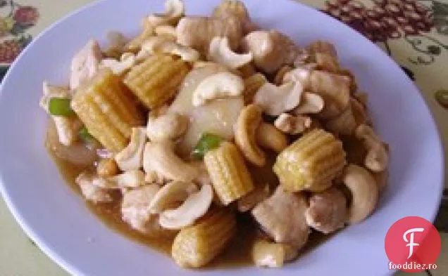 Pui de caju cu castane de apă