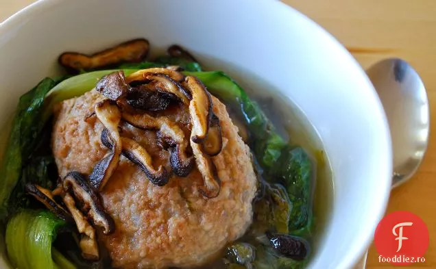 Chiftele De Porc Înăbușite Și Escarole Cu Shiitakes Crocante