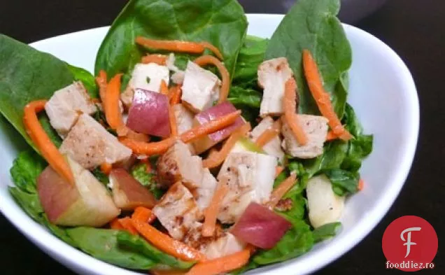 Salată Crocantă De Pui Asiatic