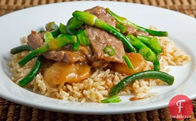 Carne de vită și usturoi Scape Stir-fry