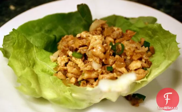 Cina în seara asta: pui tocat în căni de salată