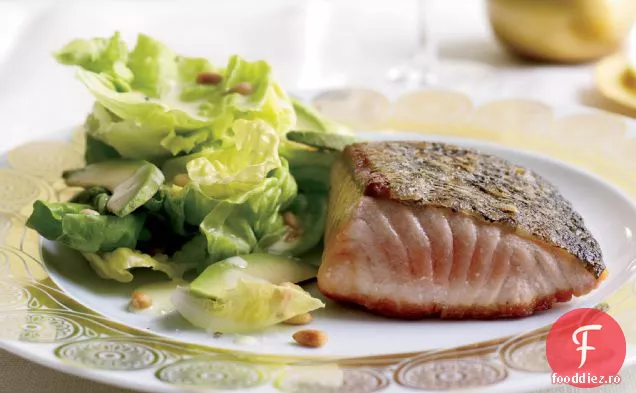 Somon crocant cu salată de Avocado