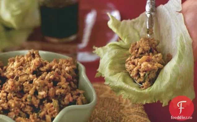 Salată de curcan asiatică crocantă cu ghimbir și usturoi