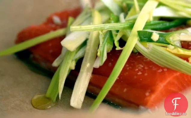 Somon De Ceapă De Primăvară În Pungi De Pergament